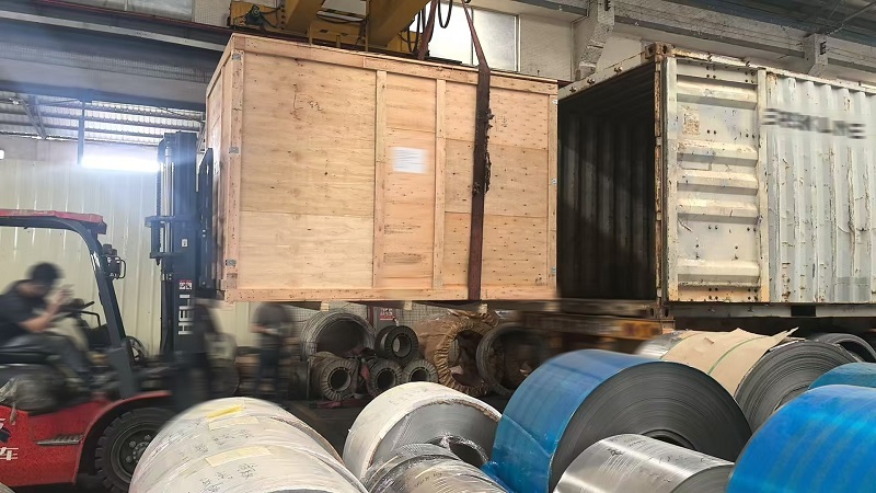 စက်ရုံ တင်ပို့မှု မွမ်းမံမှု- Forklift Loading နှင့် Safe Delivery